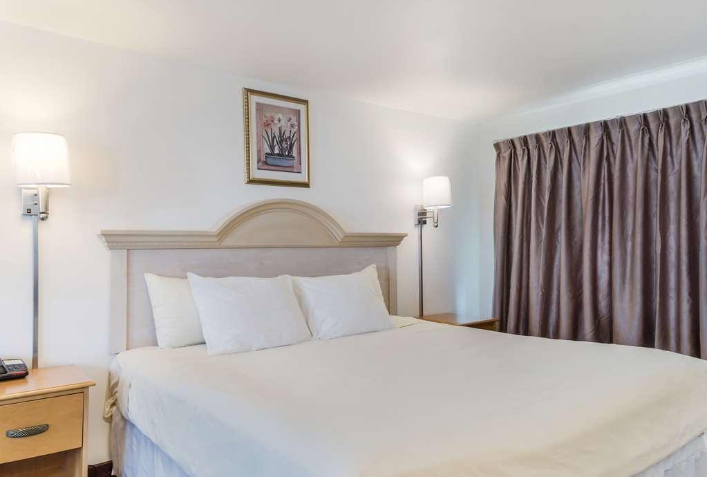 America'S Best Value Inn & Suites/Hyannis Δωμάτιο φωτογραφία