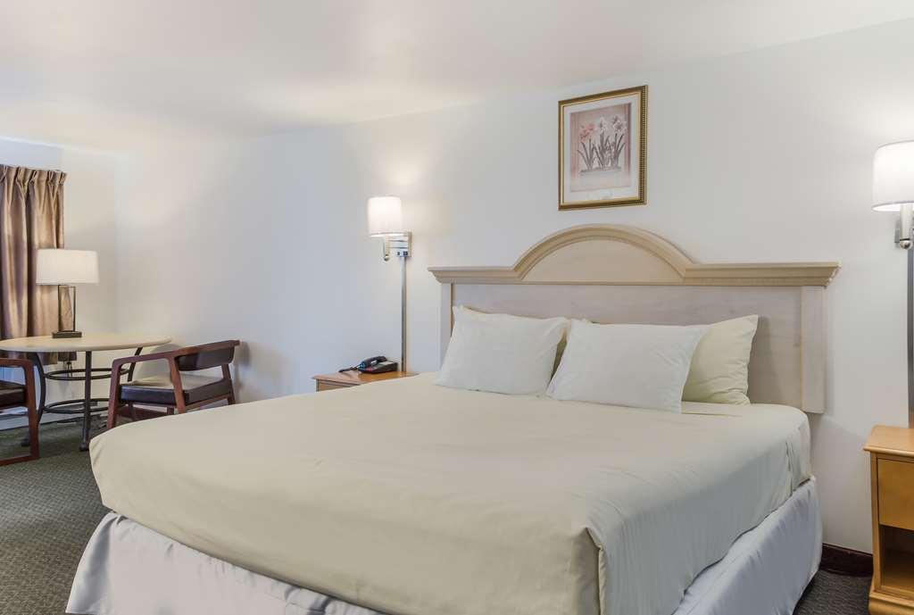 America'S Best Value Inn & Suites/Hyannis Δωμάτιο φωτογραφία